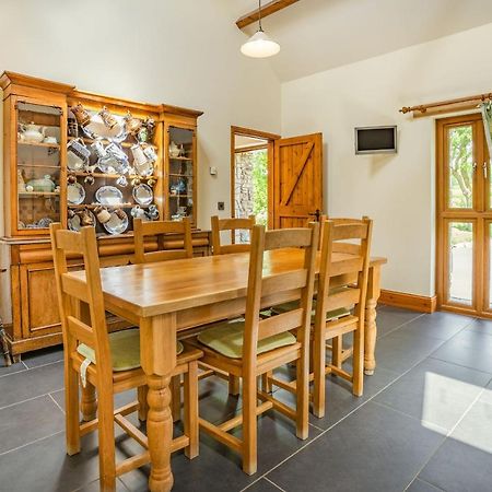 Ysgubor Hir Villa Llanedy Bagian luar foto