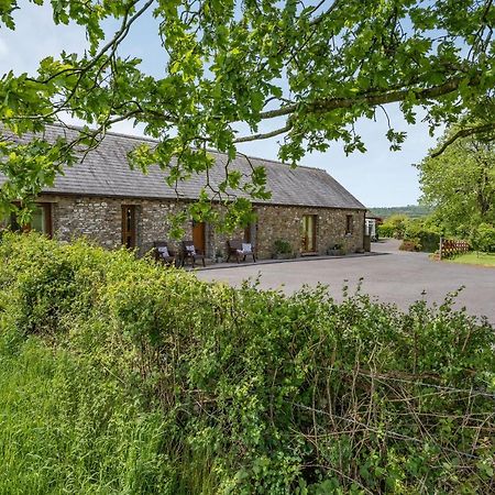 Ysgubor Hir Villa Llanedy Bagian luar foto
