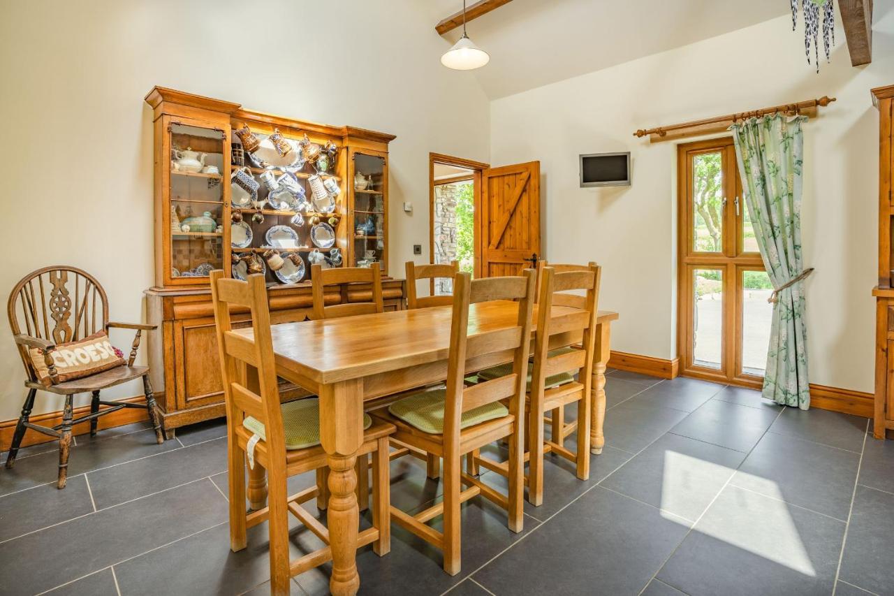 Ysgubor Hir Villa Llanedy Bagian luar foto