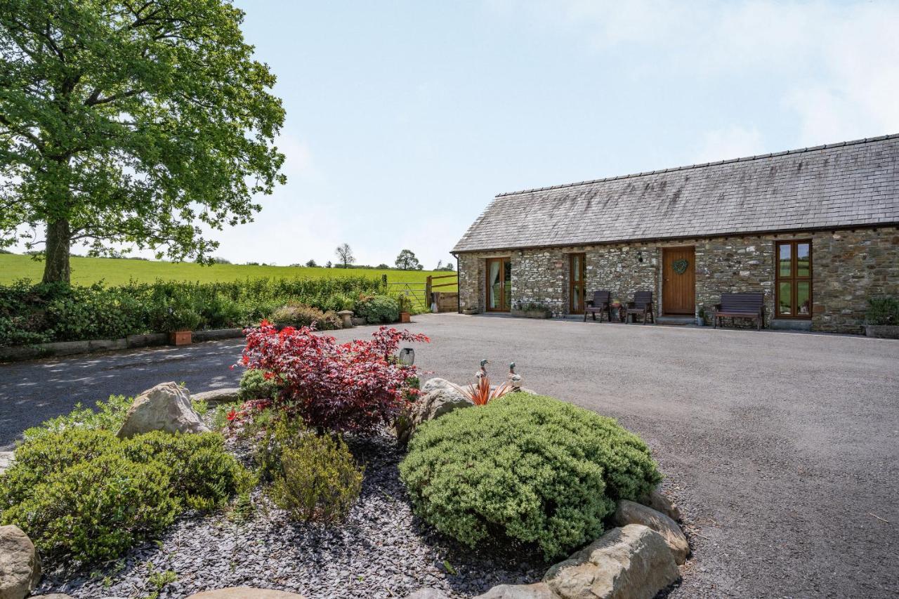 Ysgubor Hir Villa Llanedy Bagian luar foto