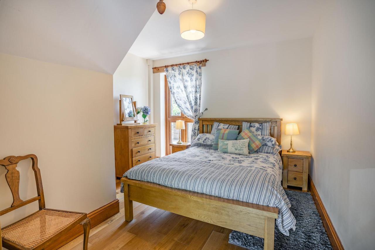 Ysgubor Hir Villa Llanedy Bagian luar foto