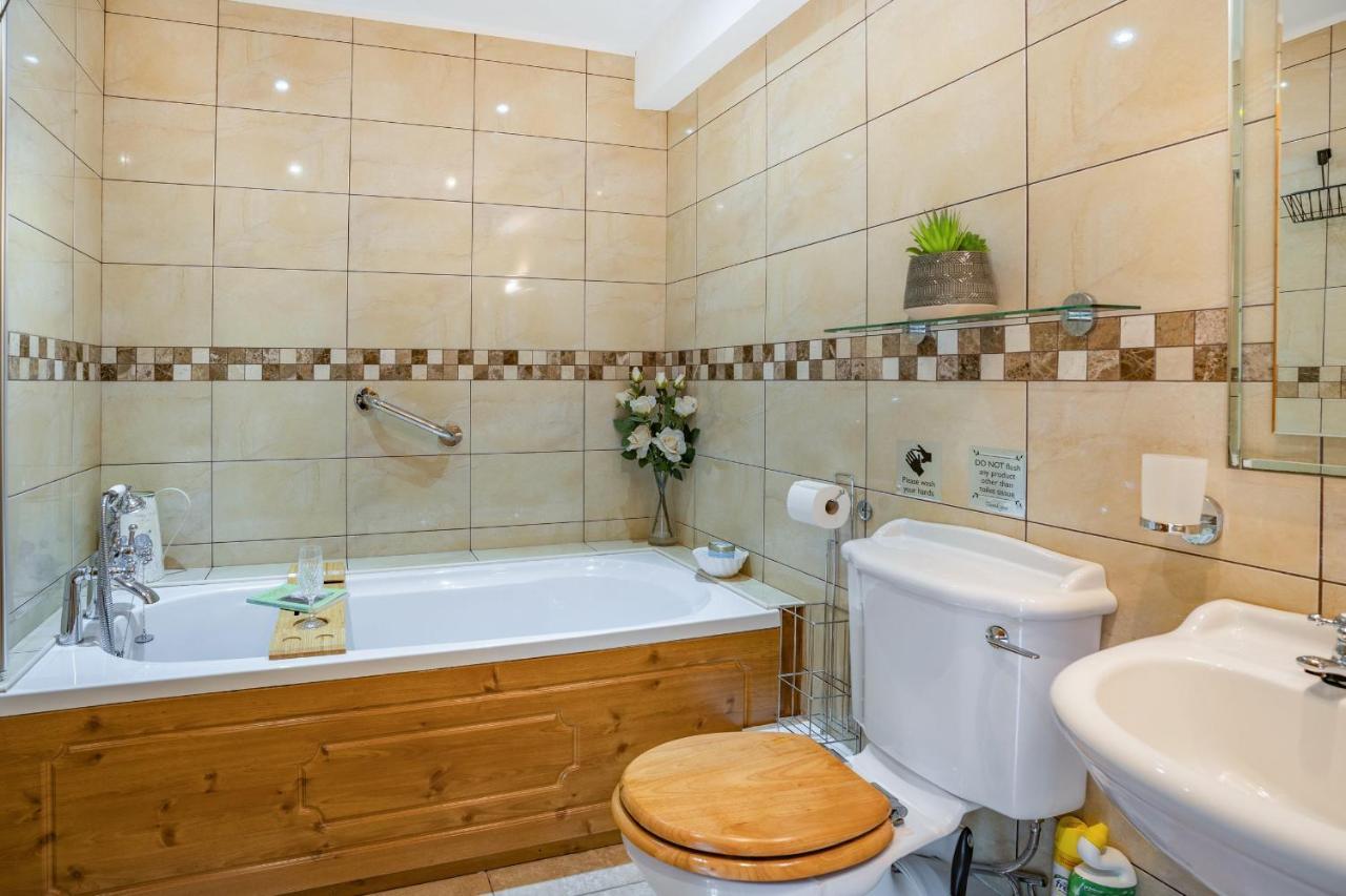 Ysgubor Hir Villa Llanedy Bagian luar foto